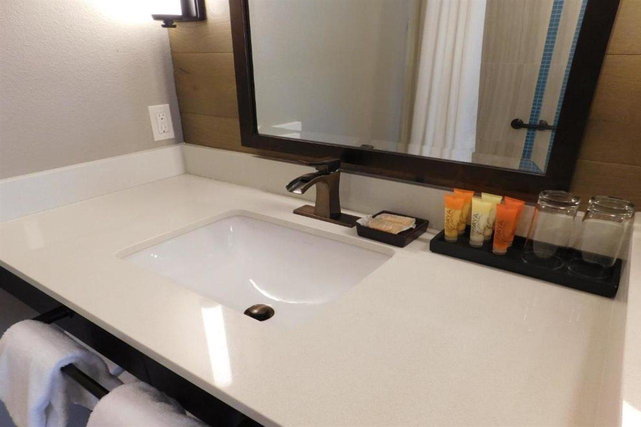 Wave Street Inn Monterey Phòng bức ảnh