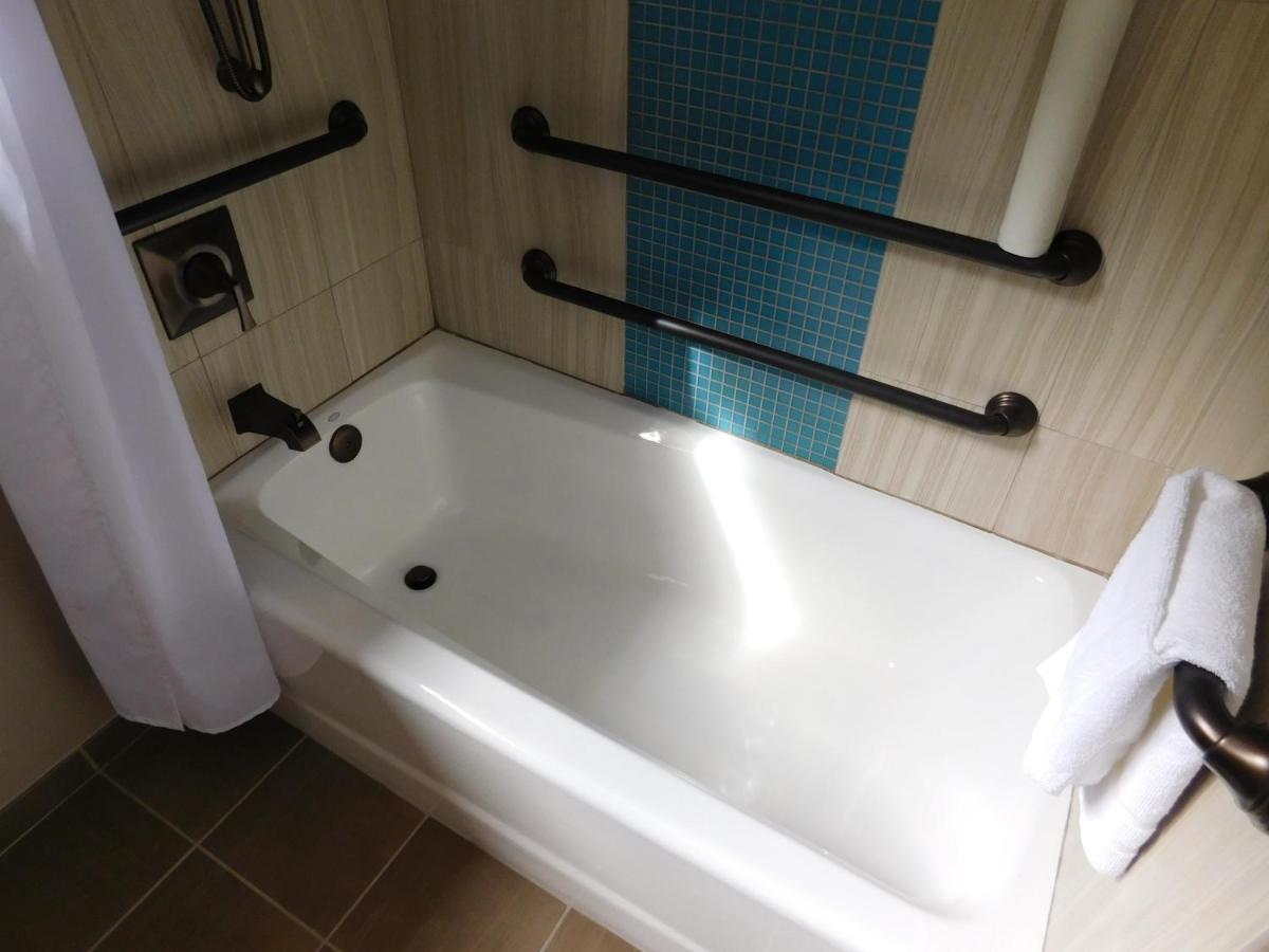 Wave Street Inn Monterey Phòng bức ảnh